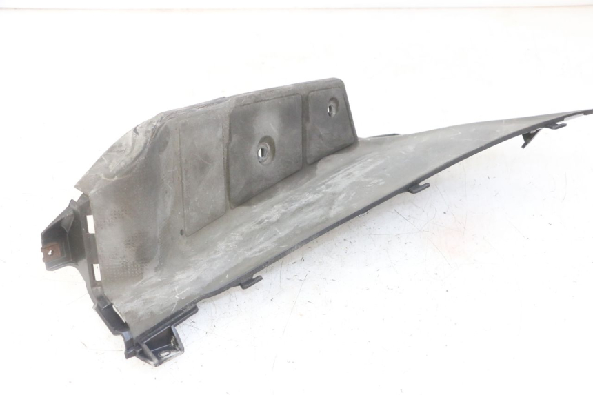 photo de MARCHE PIED DROIT SUZUKI BURGMAN 125 (2007 - 2014) - Gros plan technique