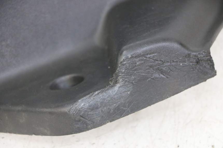 photo de MARCHE PIED DROIT PEUGEOT ELYSEO 125 (1999 - 2004) - Points de fixation