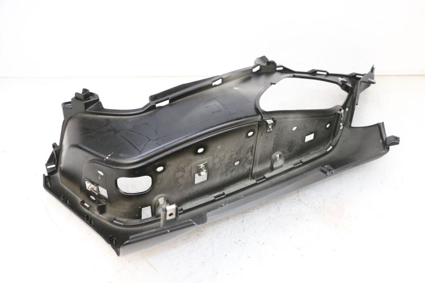 photo de MARCHE PIED DROIT PIAGGIO MP3 HPE 300 (2019 - 2026) - Gros plan technique