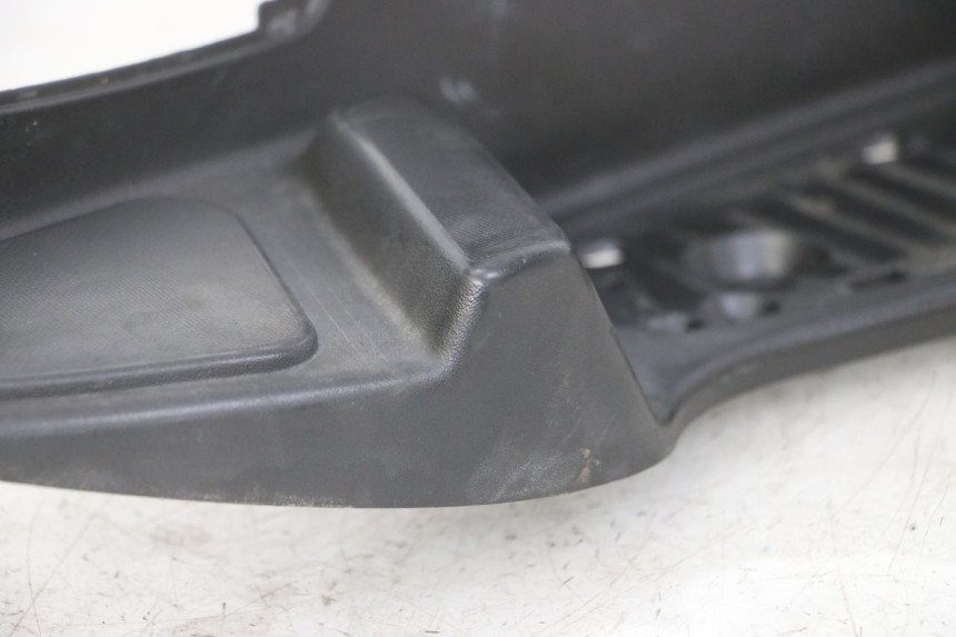 photo de MARCHE PIED DROIT PIAGGIO MP3 LT 300 (2010 - 2016) - Points de fixation