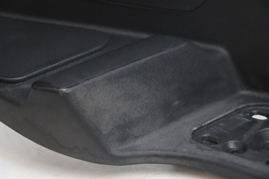 photo de MARCHE PIED DROIT PIAGGIO MP3 LT 300 (2010 - 2016) - Gros plan technique