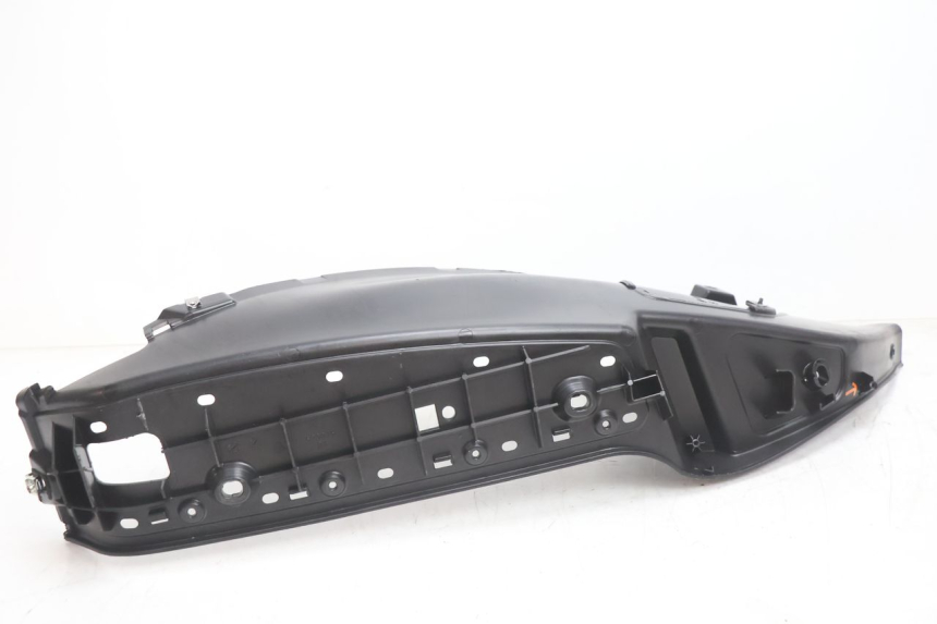 photo de MARCHE PIED DROIT PIAGGIO MP3 LT 300 (2010 - 2016) - État de surface