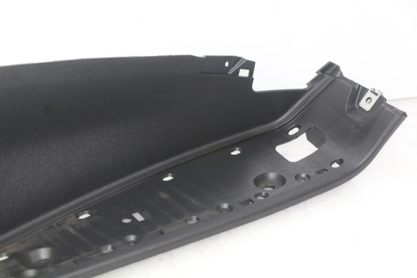 photo de MARCHE PIED DROIT PIAGGIO MP3 500 (2014 - 2017) - Points de fixation