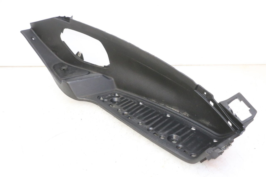 photo de MARCHE PIED DROIT PIAGGIO MP3 125 (2006 - 2014) - Points de fixation