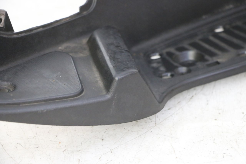 photo de MARCHE PIED DROIT PIAGGIO MP3 125 (2006 - 2014) - État de surface