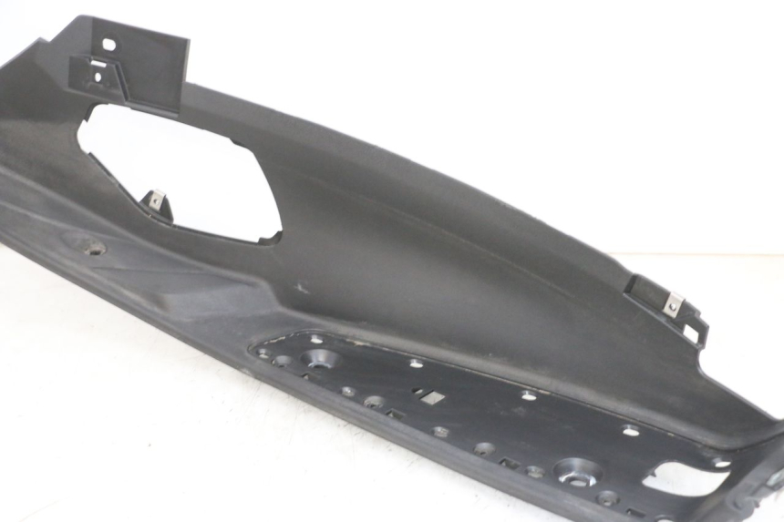 photo de MARCHE PIED DROIT PIAGGIO MP3 500 (2016 - 2018) - Points de fixation