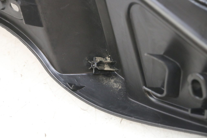 photo de MARCHE PIED DROIT PIAGGIO MP3 RL 250 (2006 - 2010) - Zoom état d’usage