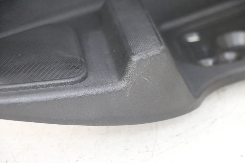 photo de MARCHE PIED DROIT PIAGGIO MP3 RL 250 (2006 - 2010) - État de surface