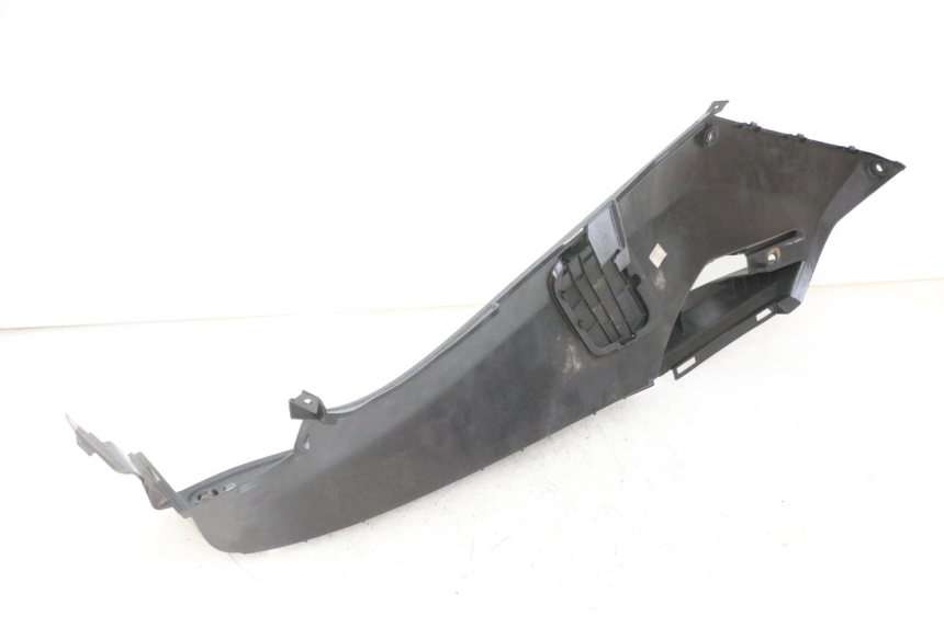 photo de MARCHE PIED DROIT PEUGEOT SATELIS 125 (2013 - 2018) - Gros plan technique