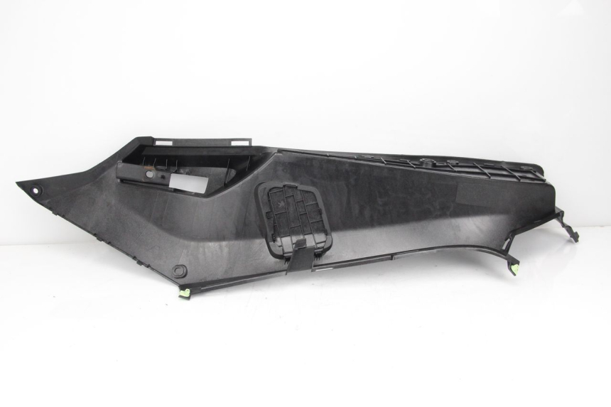 photo de MARCHE PIED DROIT PEUGEOT SATELIS 125 (2013 - 2018) - Gros plan technique