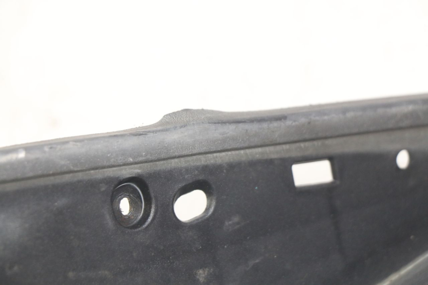 photo de MARCHE PIED DROIT PEUGEOT SATELIS 125 (2006 - 2009) - Gros plan technique