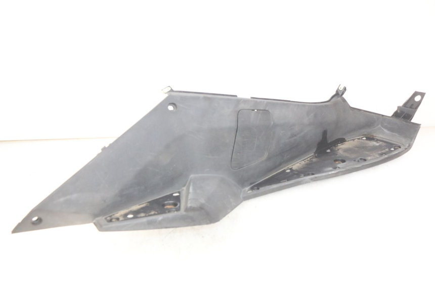 photo de MARCHE PIED DROIT PEUGEOT SATELIS 125 (2006 - 2009) - État de surface