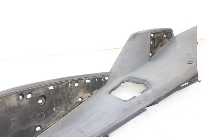 photo de MARCHE PIED DROIT PEUGEOT SATELIS 250 (2006 - 2012) - Zoom état d’usage