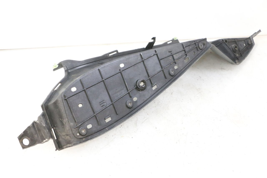 photo de MARCHE PIED DROIT PEUGEOT SATELIS 250 (2006 - 2012) - Autre angle de vue