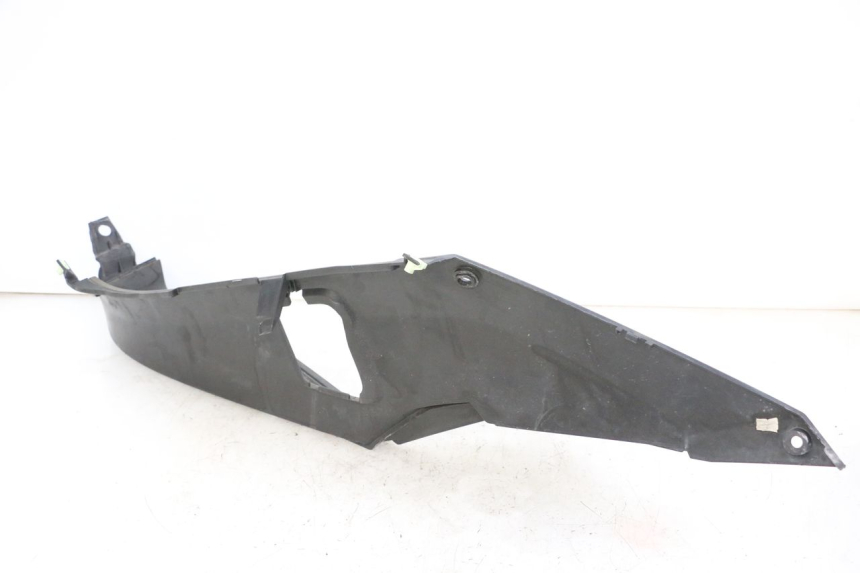 photo de MARCHE PIED DROIT PEUGEOT SATELIS 250 (2006 - 2012) - Gros plan technique