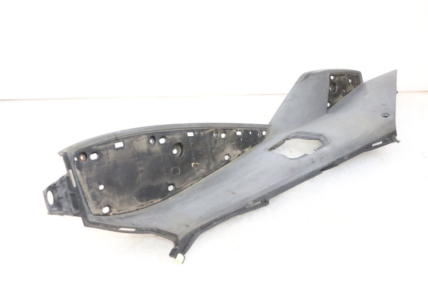 photo de MARCHE PIED DROIT PEUGEOT SATELIS 250 (2006 - 2012) - Vue d’ensemble