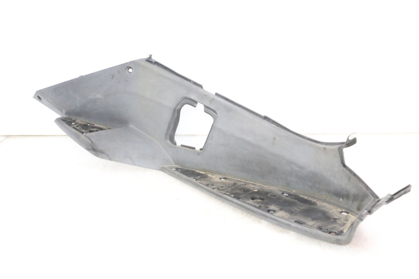 photo de MARCHE PIED DROIT PEUGEOT SATELIS 250 (2006 - 2012) - Points de fixation