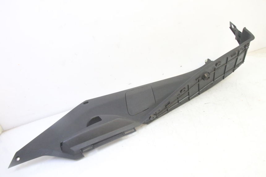 photo de MARCHE PIED DROIT PEUGEOT SATELIS 125 (2013 - 2018) - Autre angle de vue