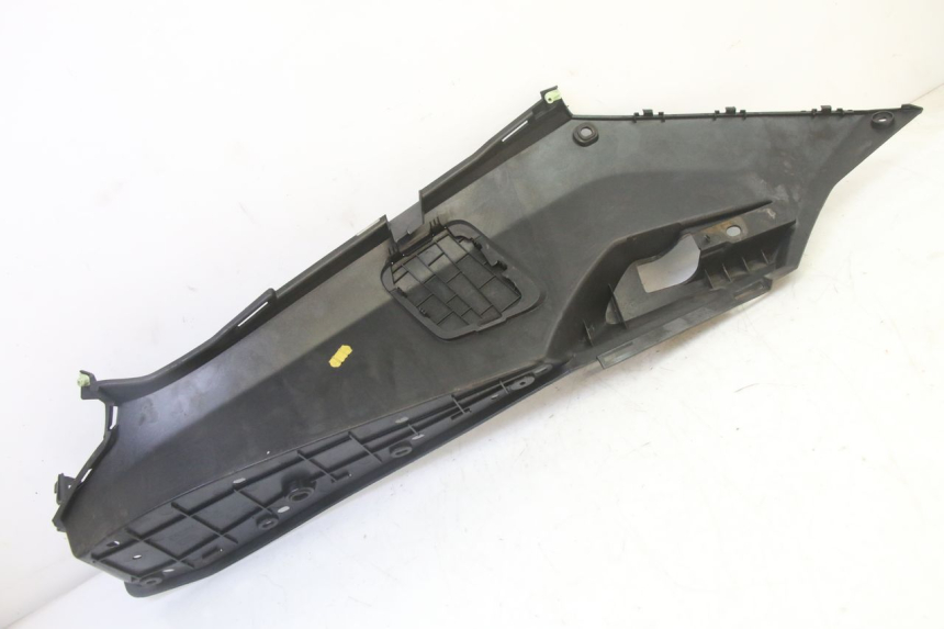 photo de MARCHE PIED DROIT PEUGEOT SATELIS 125 (2013 - 2018) - Gros plan technique