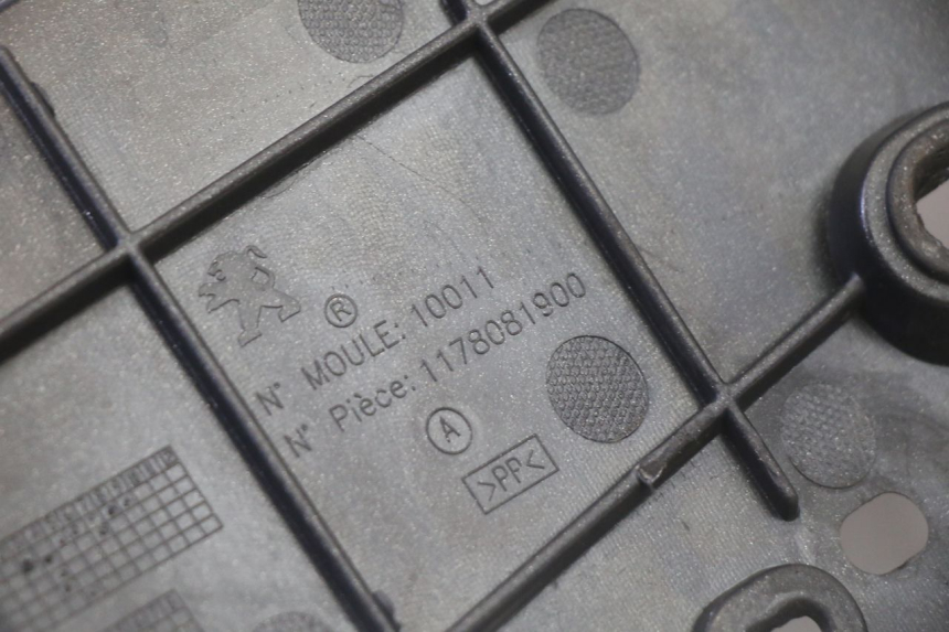 photo de MARCHE PIED DROIT PEUGEOT SATELIS 125 (2013 - 2018) - Points de fixation