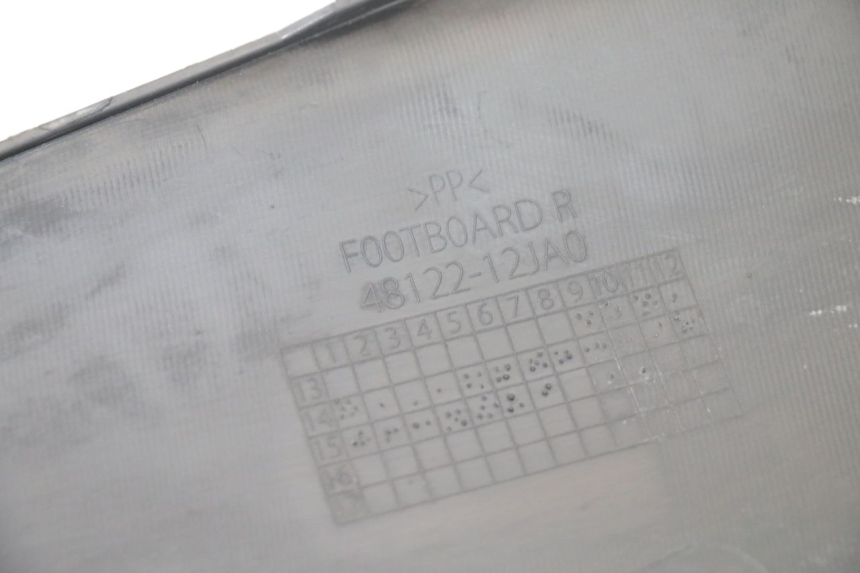 photo de MARCHE PIED DROIT SUZUKI BURGMAN 125 (2015 - 2017) - Points de fixation