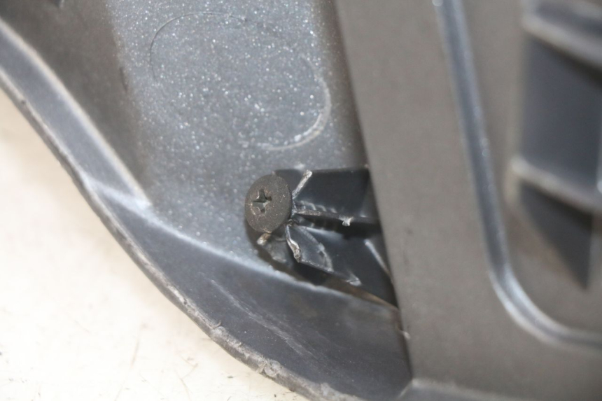 photo de MARCHE PIED DROIT PIAGGIO X8 125 (2004 - 2007) - Autre angle de vue
