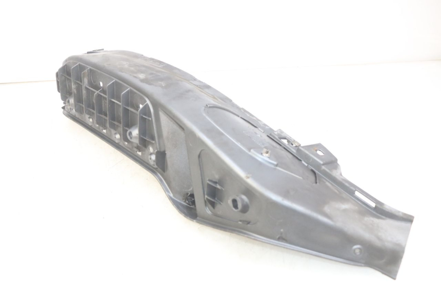 photo de MARCHE PIED DROIT PIAGGIO X8 125 (2004 - 2007) - Gros plan technique