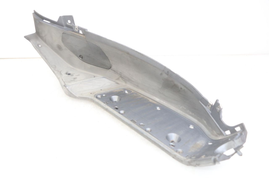 photo de MARCHE PIED DROIT PIAGGIO X8 125 (2004 - 2007) - Points de fixation