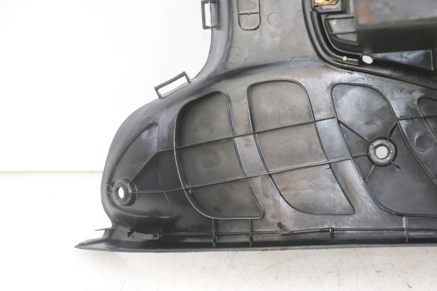 photo de MARCHE PIED PEUGEOT ELYSEO 125 (1999 - 2004) - Vue rapprochée