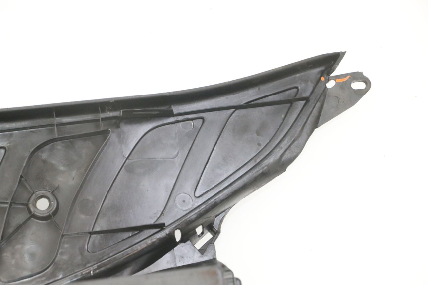 photo de MARCHE PIED PEUGEOT ELYSEO 125 (1999 - 2004) - Inspection visuelle