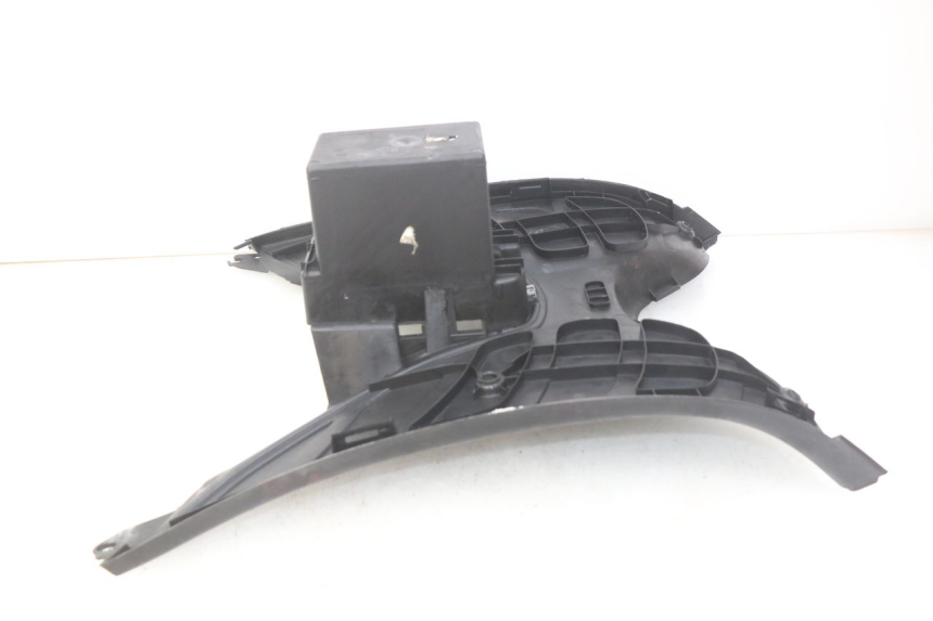 photo de MARCHE PIED PEUGEOT ELYSTAR 50 (2002 - 2014) - État de surface