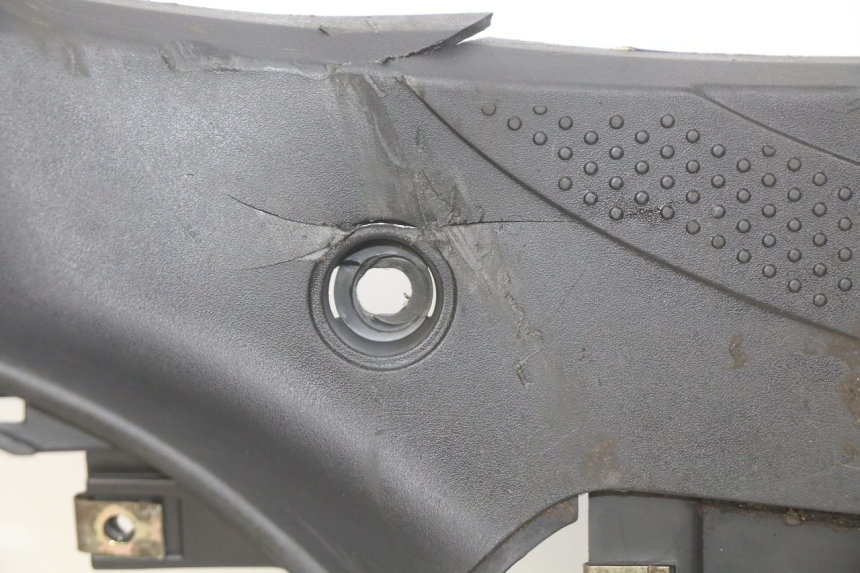 photo de MARCHE PIED SYM FIDDLE 3 III 125 (2014 - 2020) - Vue rapprochée