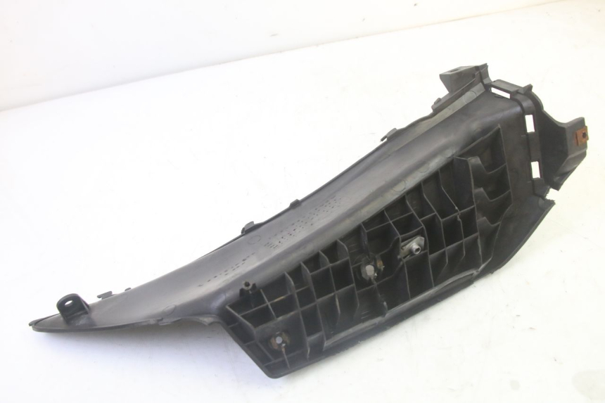 photo de MARCHE PIED GAUCHE SUZUKI BURGMAN 125 (2007 - 2014) - Points de fixation