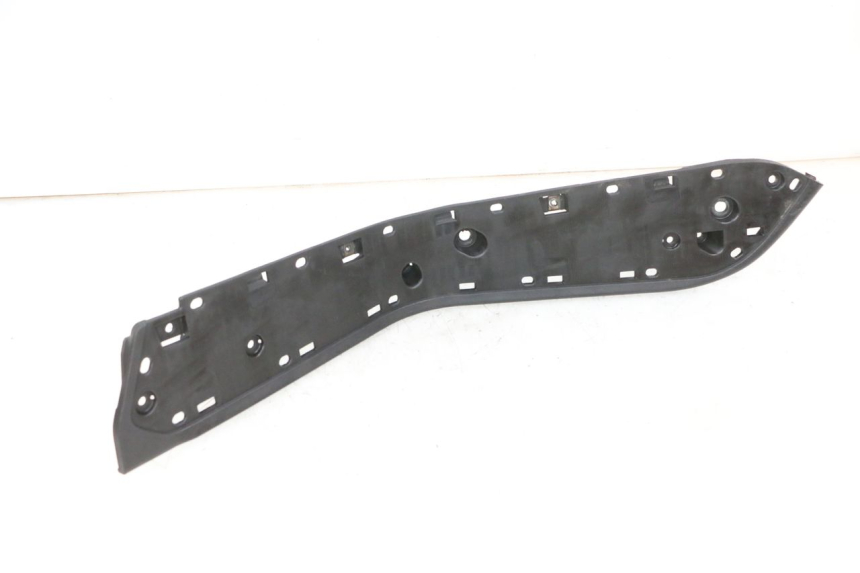 photo de MARCHE PIED GAUCHE SUZUKI BURGMAN 650 (2013 - 2020) - Points de fixation