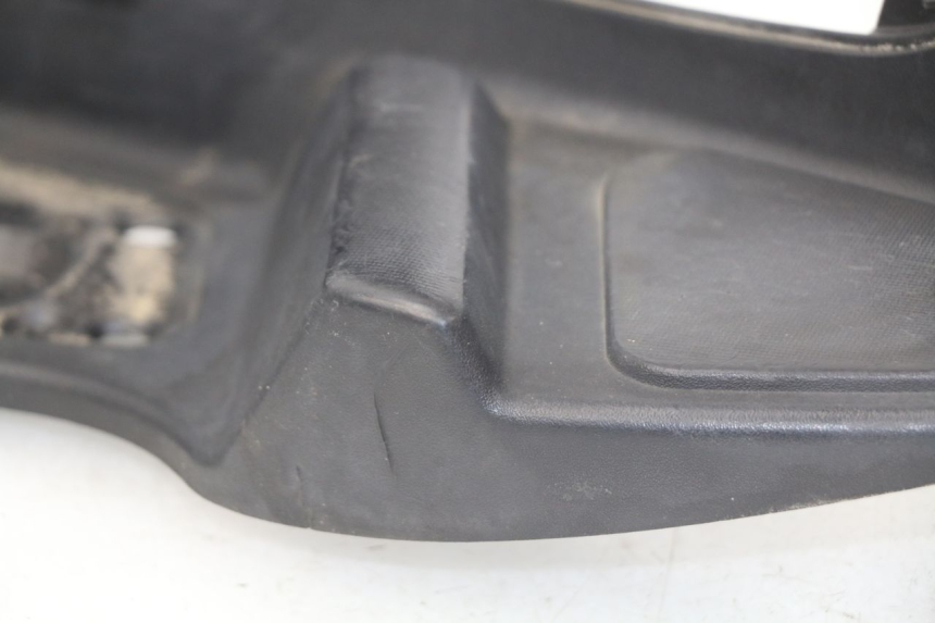 photo de MARCHE PIED GAUCHE PIAGGIO MP3 LT 400 (2007 - 2012) - Points de fixation