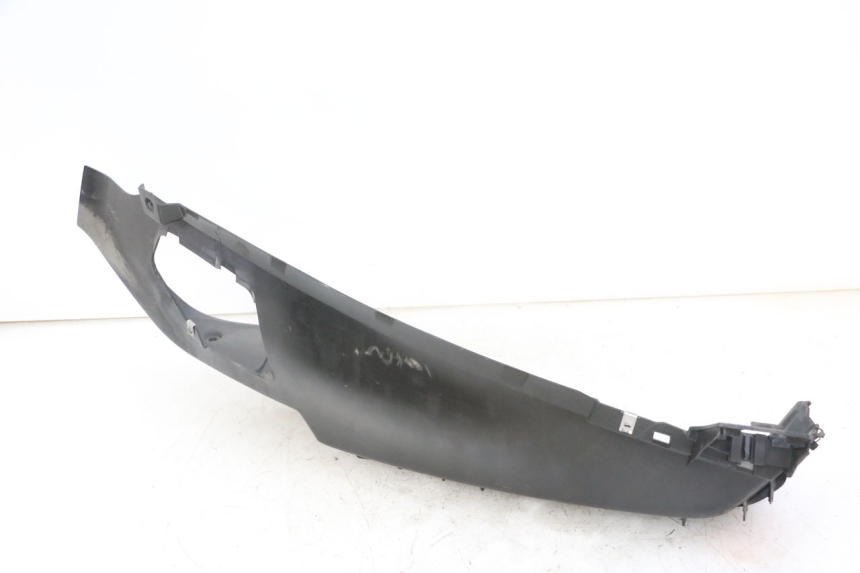 photo de MARCHE PIED GAUCHE PIAGGIO MP3 LT 300 (2010 - 2016) - Gros plan technique