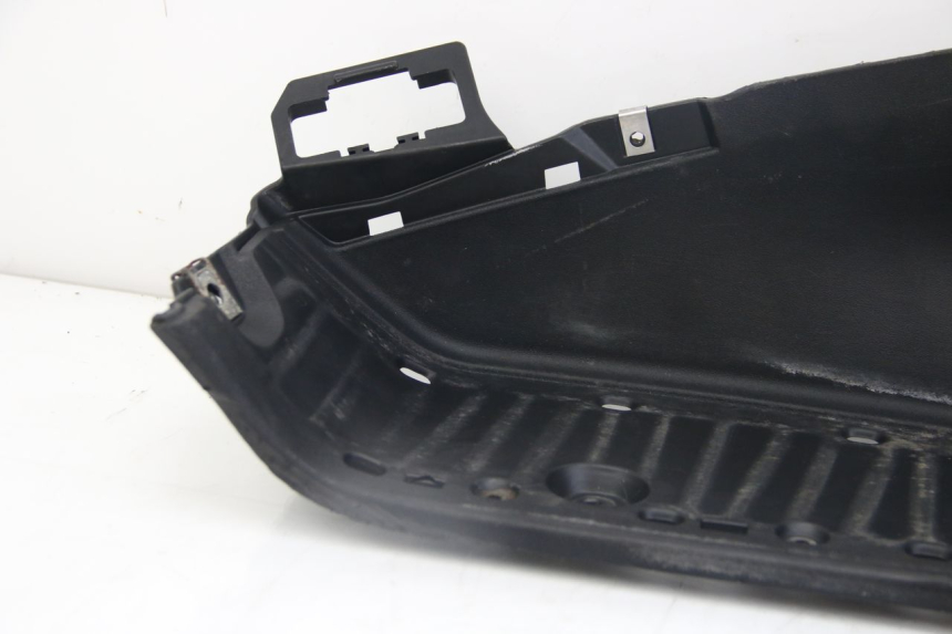 photo de MARCHE PIED GAUCHE PIAGGIO MP3 125 (2006 - 2014) - Autre angle de vue