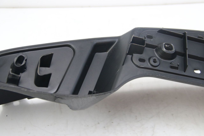 photo de MARCHE PIED GAUCHE PIAGGIO MP3 125 (2006 - 2014) - Points de fixation