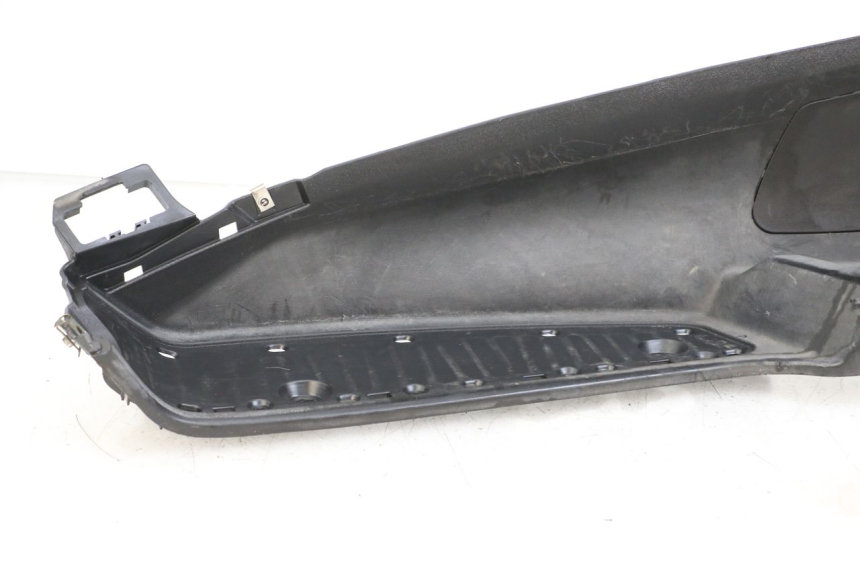 photo de MARCHE PIED GAUCHE PIAGGIO MP3 125 (2006 - 2014) - Gros plan technique