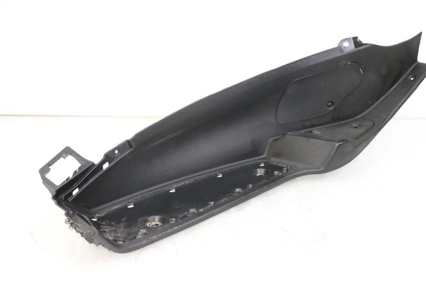 photo de MARCHE PIED GAUCHE PIAGGIO MP3 500 (2011 - 2015) - Points de fixation