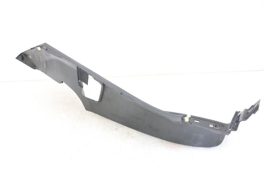 photo de MARCHE PIED GAUCHE PEUGEOT SATELIS 125 (2006 - 2009) - Gros plan technique