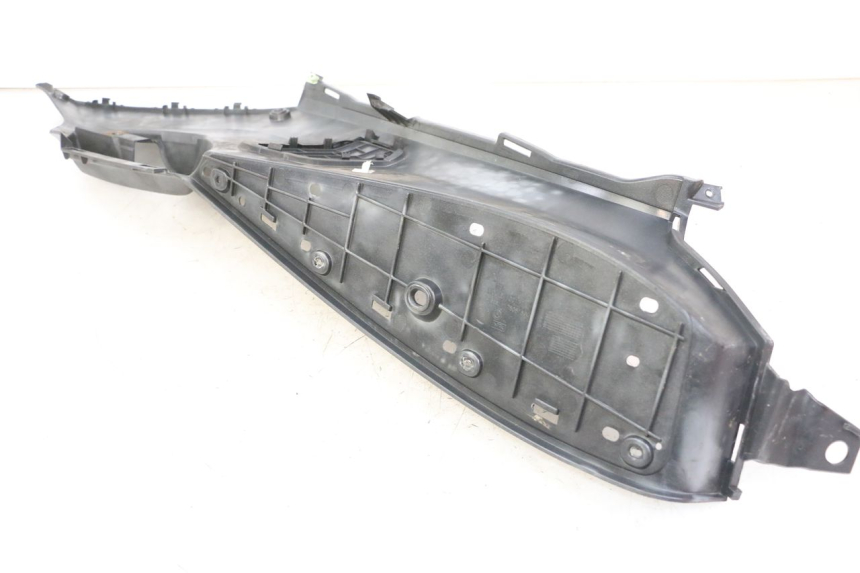 photo de MARCHE PIED GAUCHE PEUGEOT SATELIS 125 (2013 - 2018) - Gros plan technique