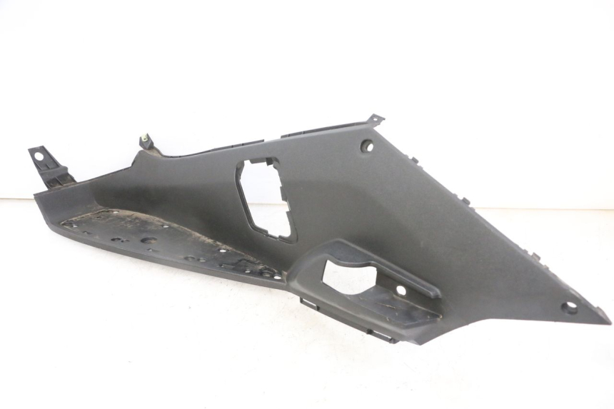 photo de MARCHE PIED GAUCHE PEUGEOT SATELIS 125 (2013 - 2018) - Détail de la pièce