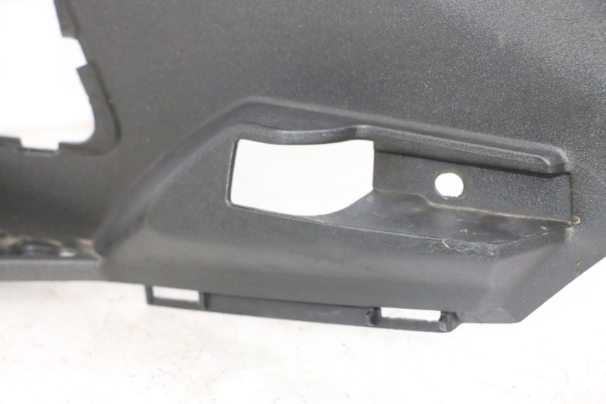 photo de MARCHE PIED GAUCHE PEUGEOT SATELIS 125 (2013 - 2018) - Gros plan technique