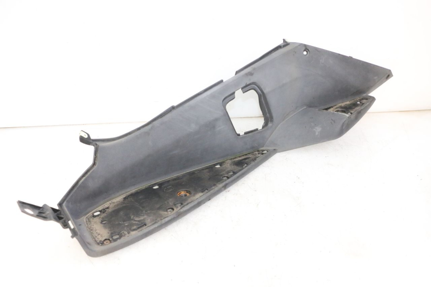 photo de MARCHE PIED GAUCHE PEUGEOT SATELIS 250 (2006 - 2012) - Détail de la pièce