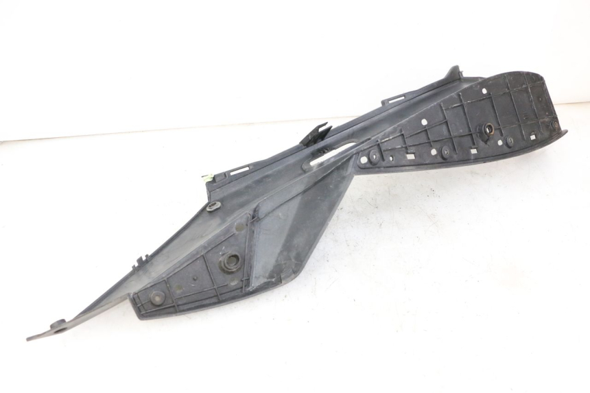 photo de MARCHE PIED GAUCHE PEUGEOT SATELIS 250 (2006 - 2012) - Gros plan technique