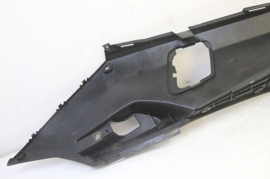 photo de MARCHE PIED GAUCHE PEUGEOT SATELIS 125 (2013 - 2018) - État de surface