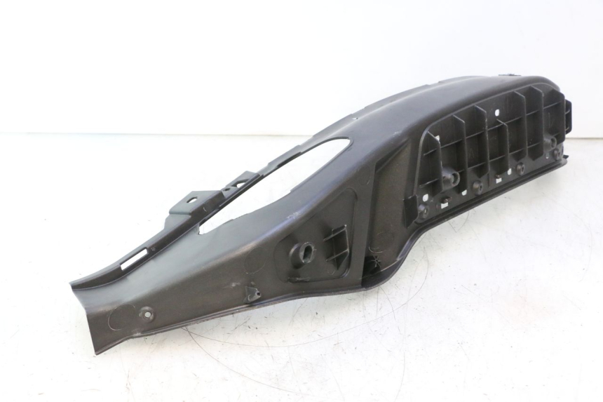photo de MARCHE PIED GAUCHE PIAGGIO X8 STREET 125 (2006 - 2007) - Points de fixation