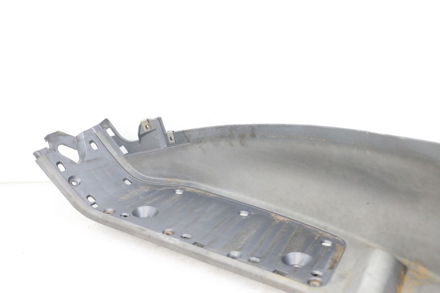 photo de MARCHE PIED GAUCHE PIAGGIO X8 125 (2004 - 2007) - Points de fixation