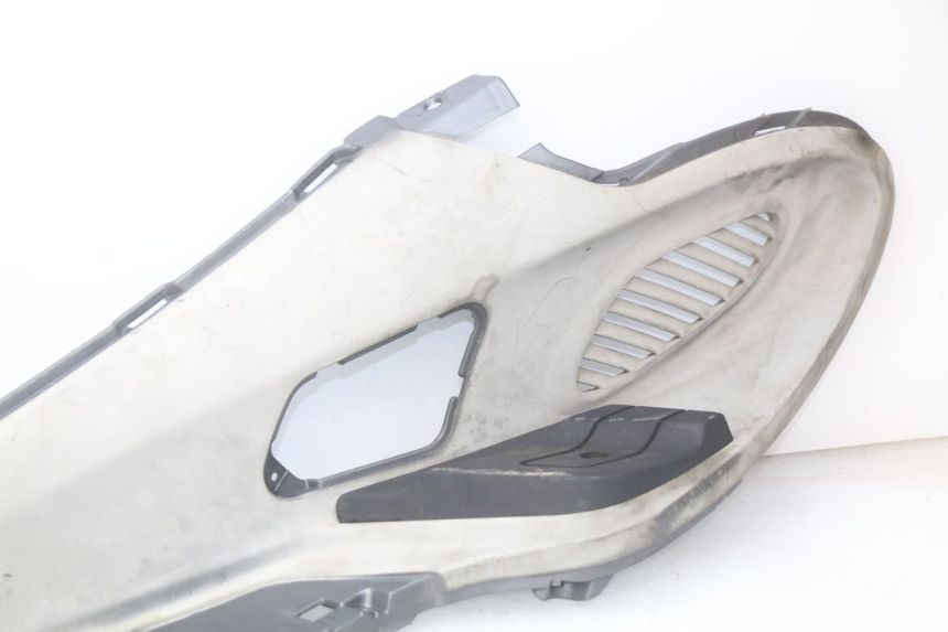 photo de MARCHE PIED GAUCHE PIAGGIO X9 EVOLUTION 250 (2003 - 2007) - État de surface